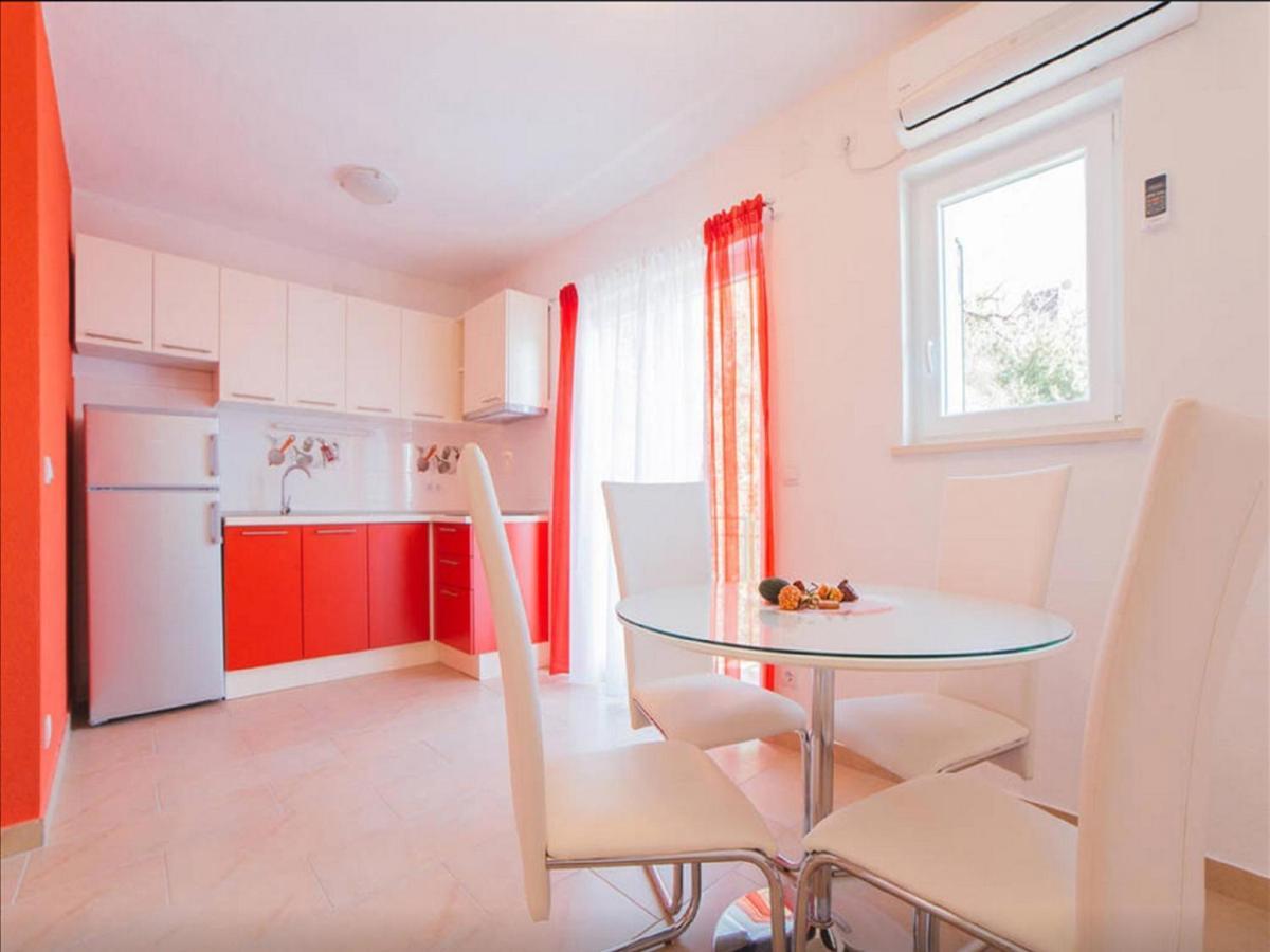 House Karlo Apartments Omis Exterior photo